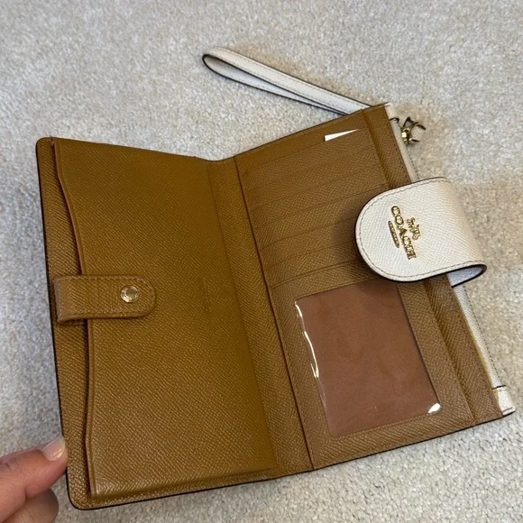 Coach Tech Phone Cream Leather Wallet - Picture 4 of 12